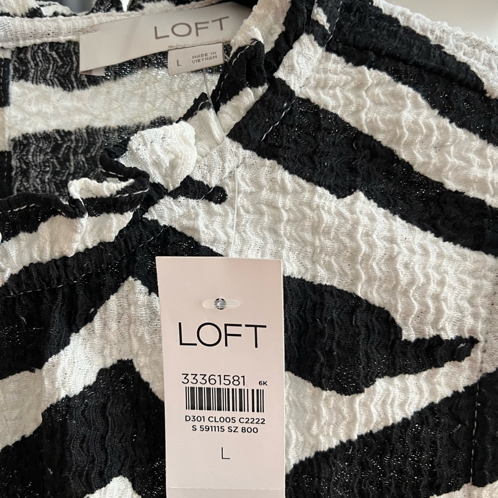 Tiger Print Textured Ruffle Top - Picture 7 of 9